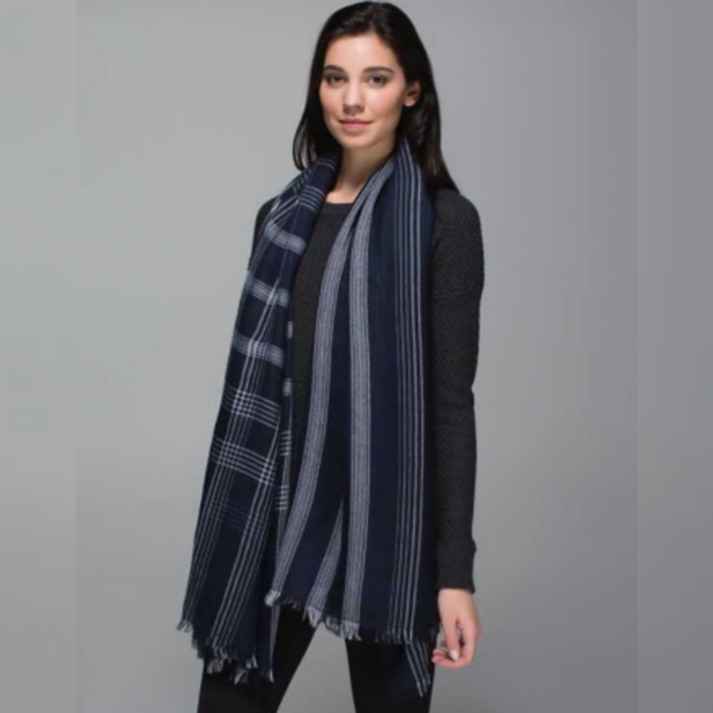 Lululemon Mudra Scarf